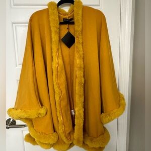 Merigold Kiss Lubbock Faux Fur Trim Poncho